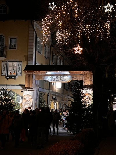 Weihnachtliche Stimmung am Wolfgangsee 10 Weihnachtsmarkt St Wolfgang Eingang