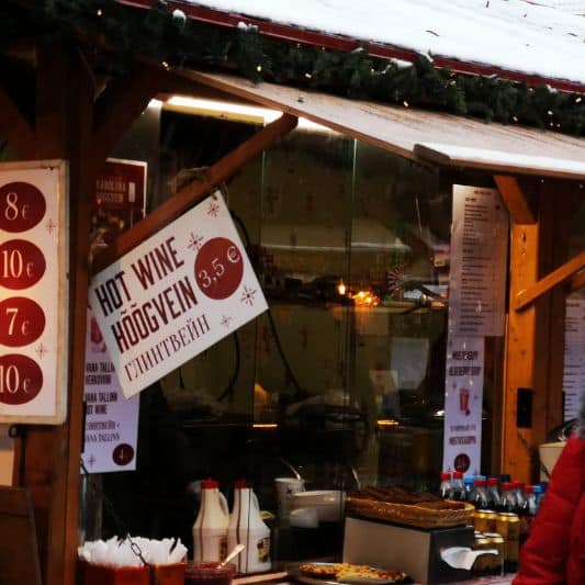 Verzaubert von Tallinn: Weihnachtszauber im mittelalterlichen Ambiente 6 Tallinn Speisen auf Weihnachtsmarkt1