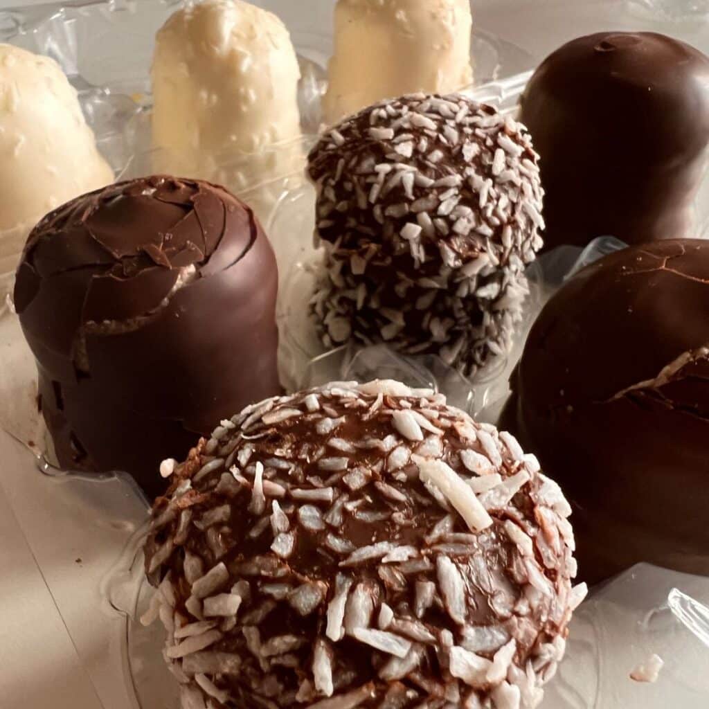Legendärer Klassiker: Die bewegte Geschichte der Wiener Schwedenbombe 2 Schwedenbombe mit Kokosraspeln 3