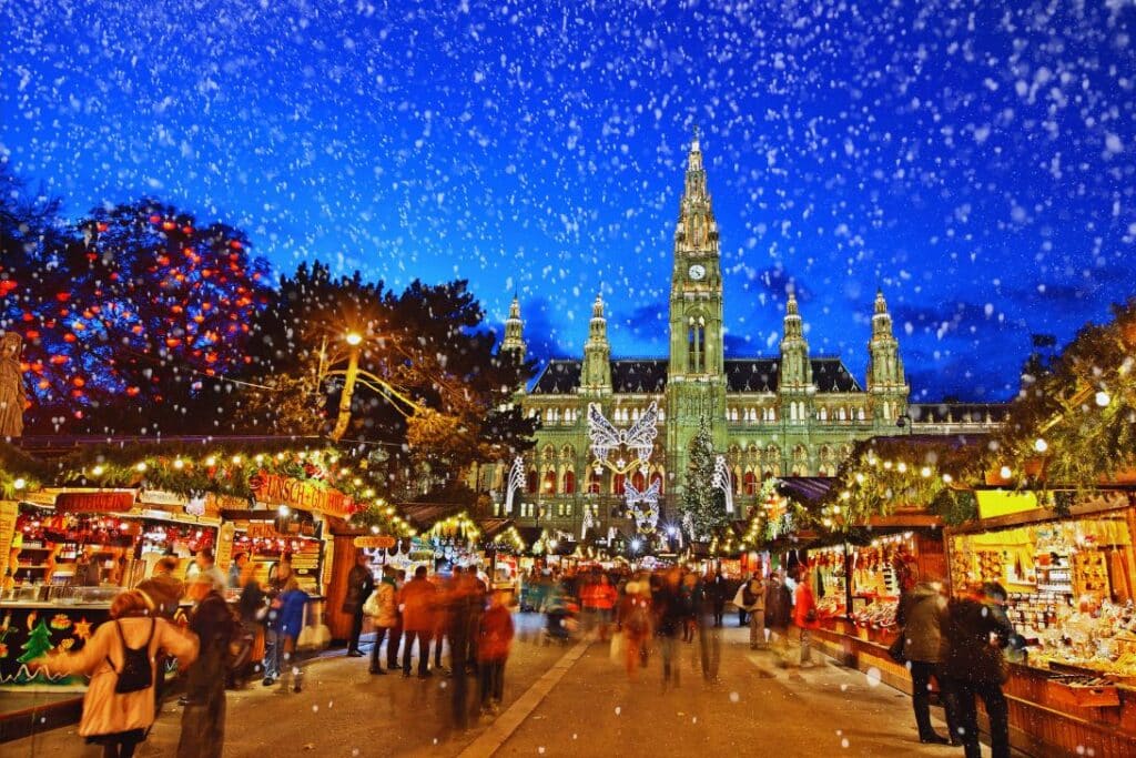 Die Wiener Weihnachtsmärkte: Spiegelbild von Tradition und Zeitgeist 2 Header Weihnachtsmarkt Wien Rathausplatz