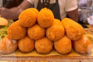 Authentische Souvenirs aus Venedig – Warum echtes Kunsthandwerk die bessere Wahl ist 10 Venedig Header Snacks1