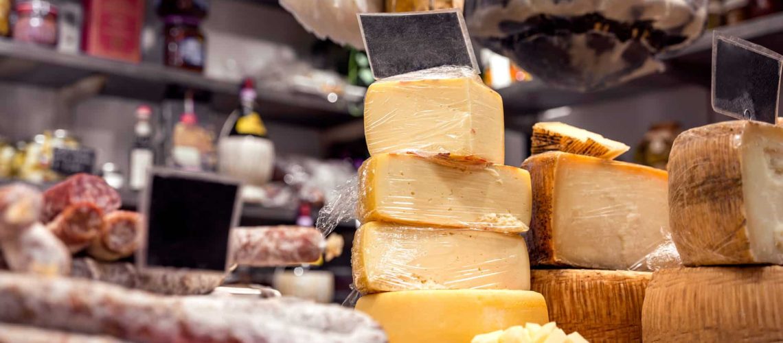 Eine gute Auswahl an Käse und Salami - Polldis