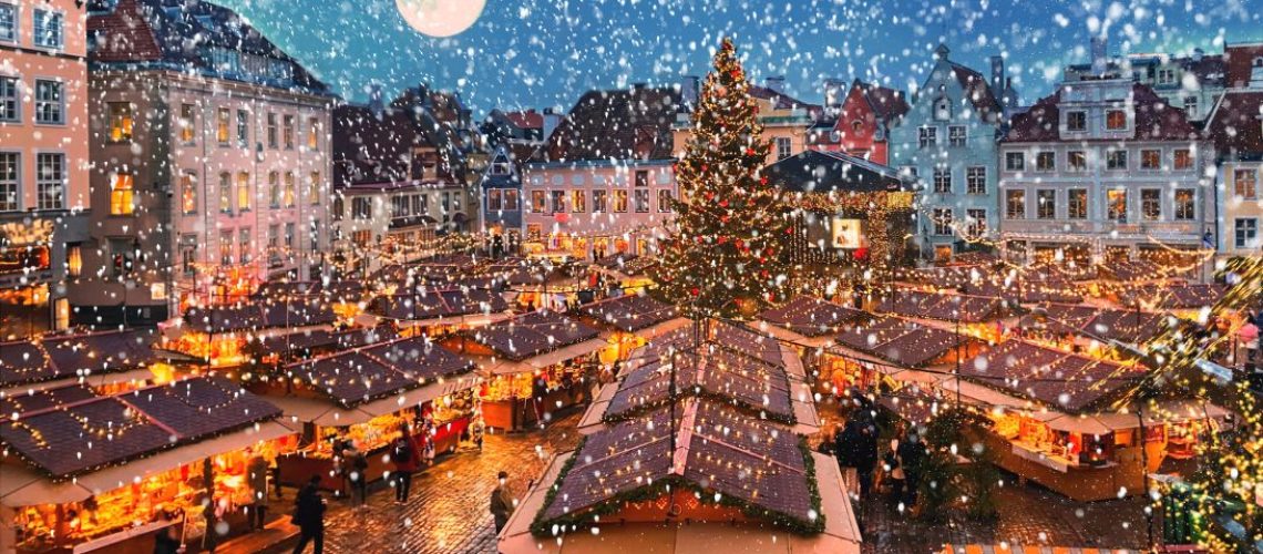 Tallinn Weihnachtsmarkt mit Schnee
